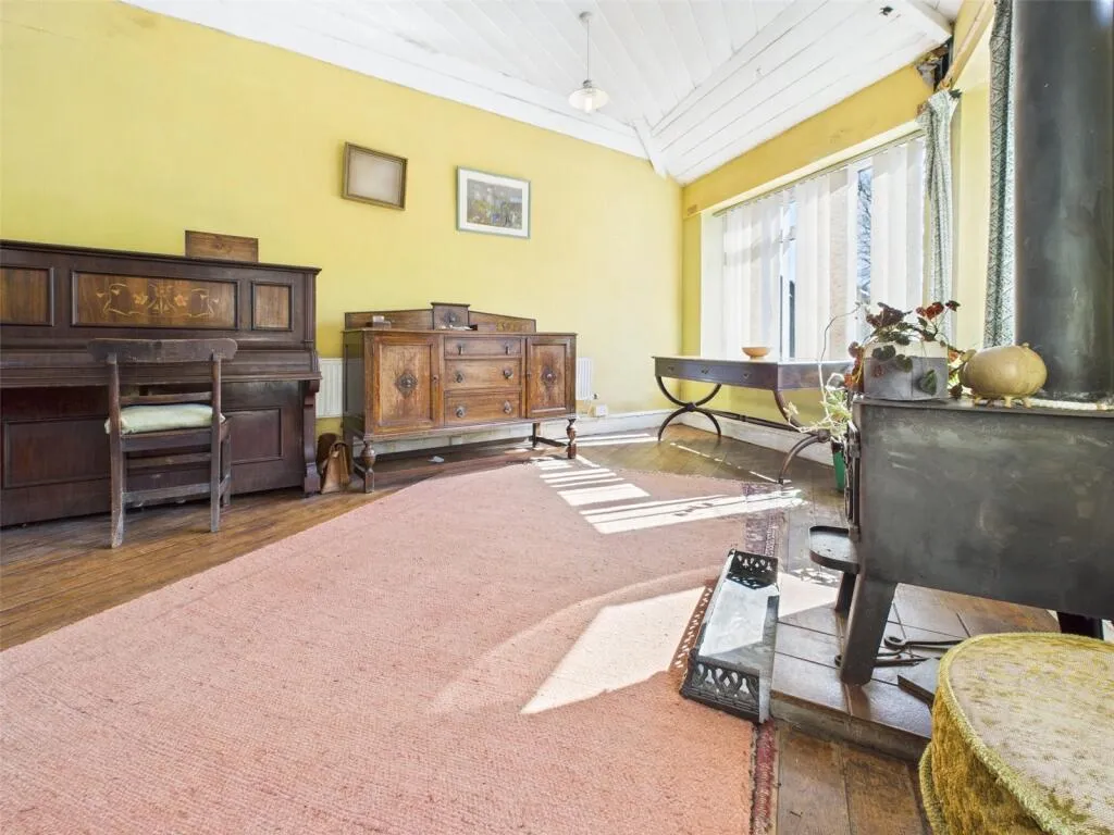 4 bed Detached