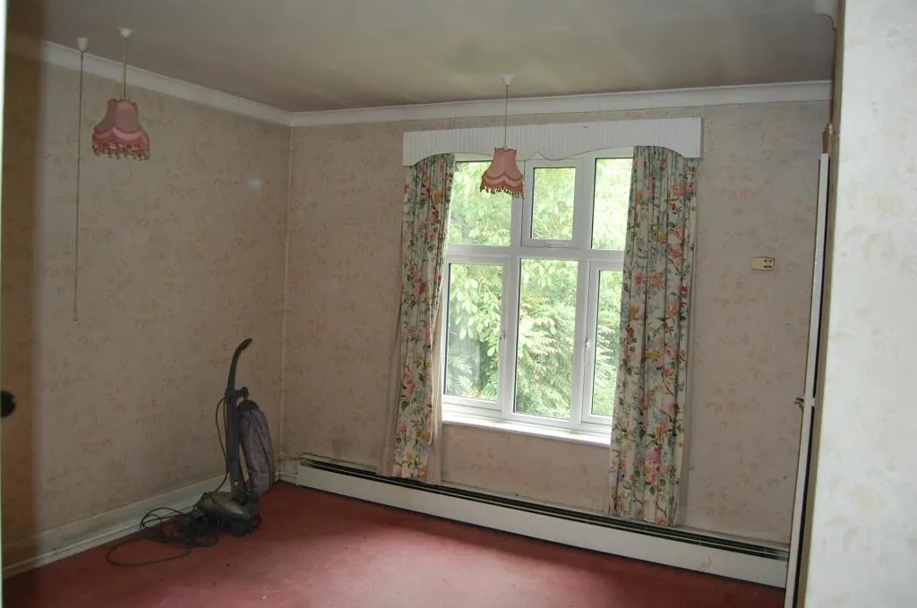 5 bed Detached