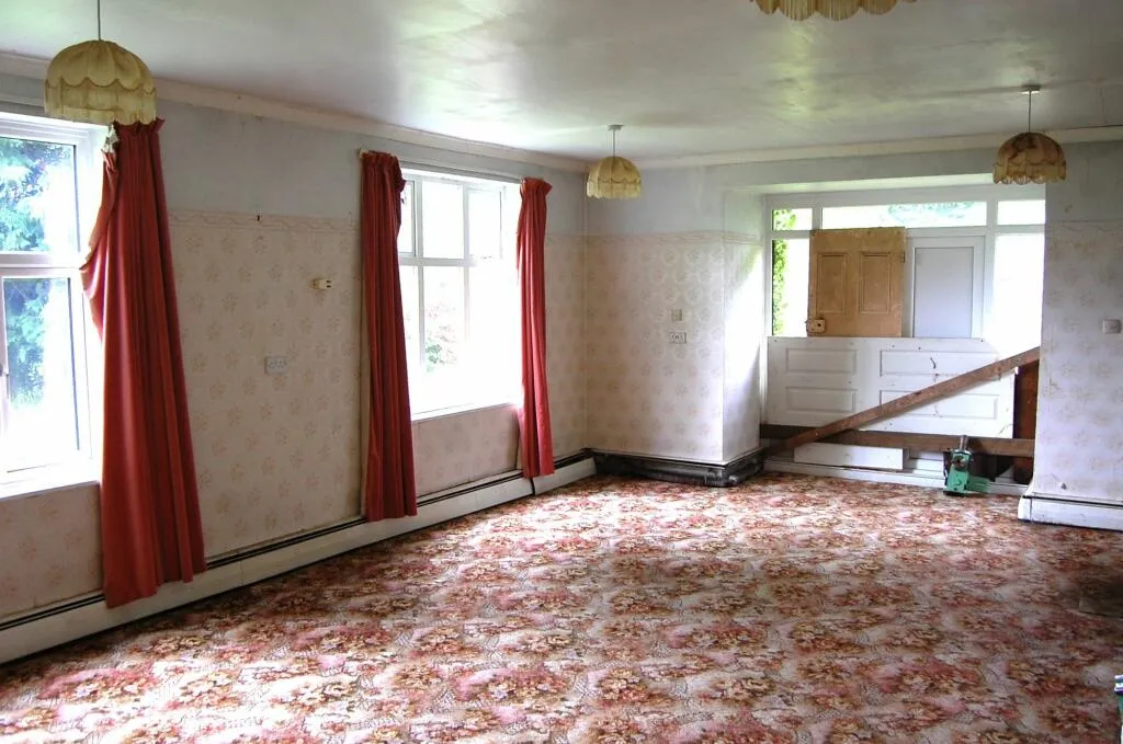 5 bed Detached