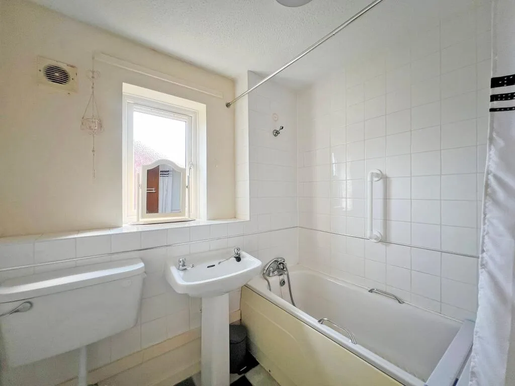 2 bed Semi-Detached