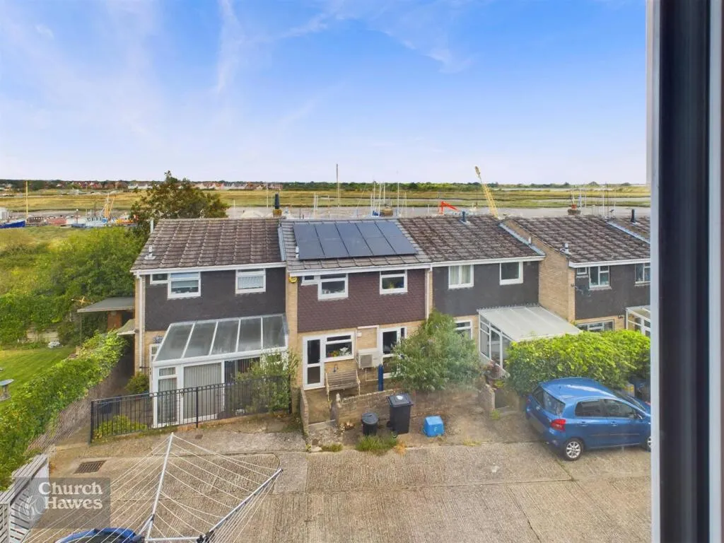 3 bed End of Terrace