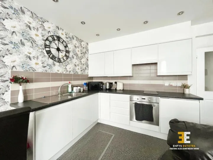2 bed Ground Flat