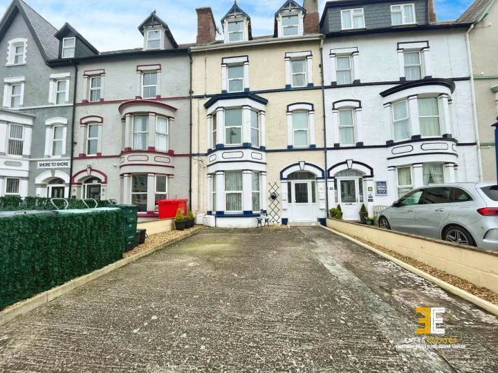 2 bed Ground Flat