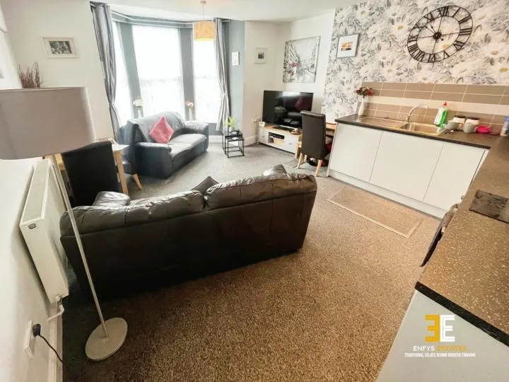 2 bed Ground Flat