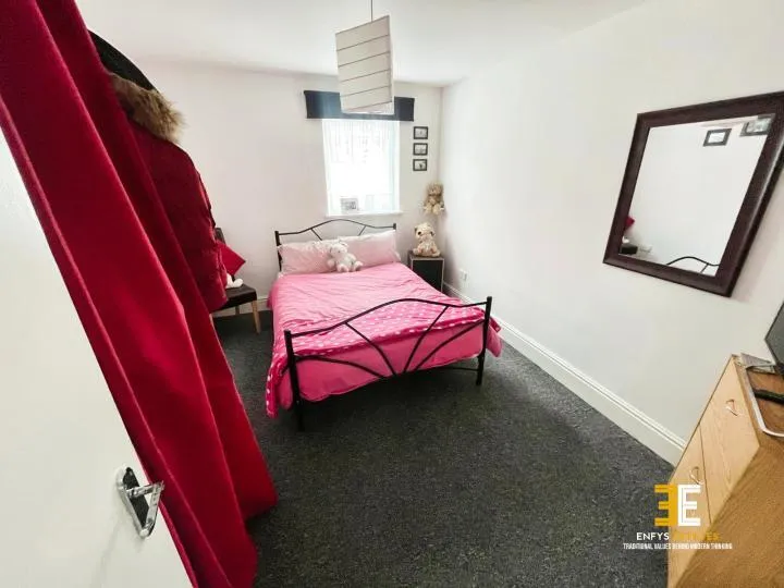 2 bed Ground Flat