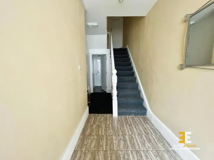 2 bed Ground Flat