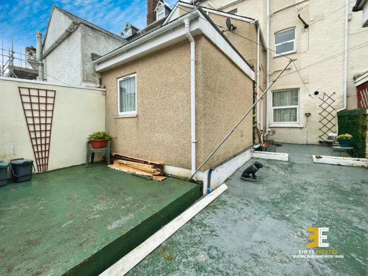 2 bed Ground Flat