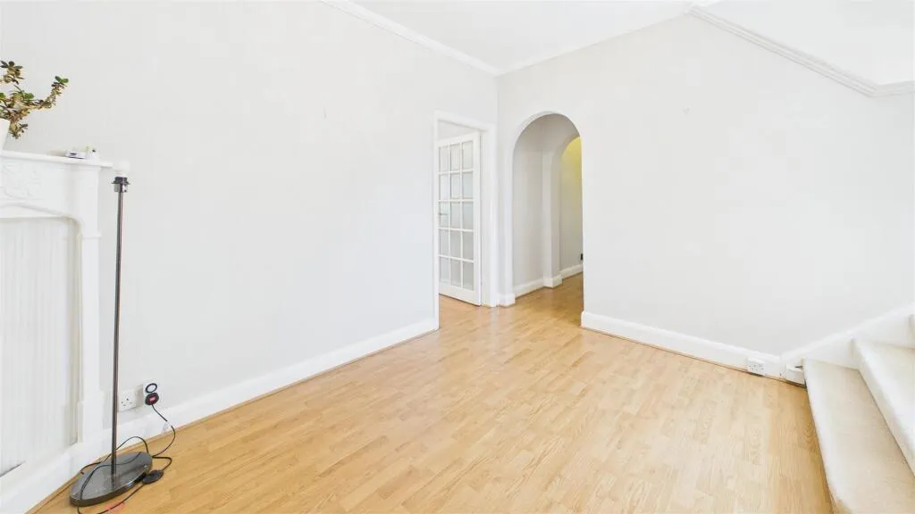 5 bed Detached