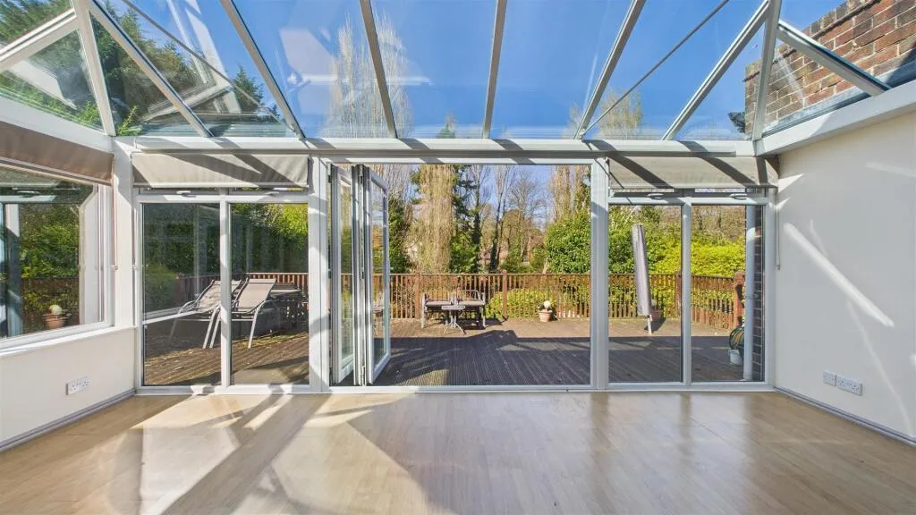 5 bed Detached
