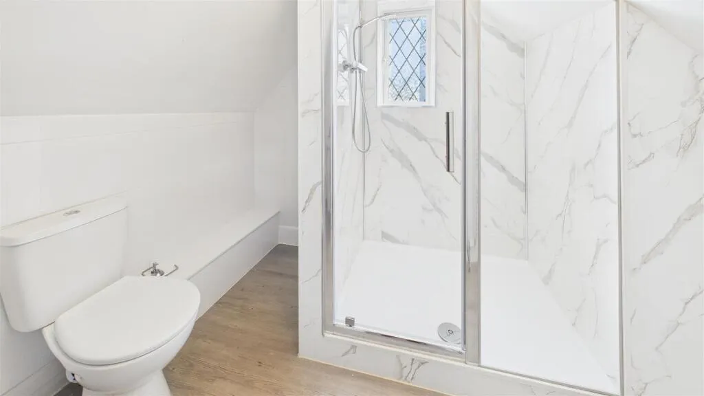 5 bed Detached
