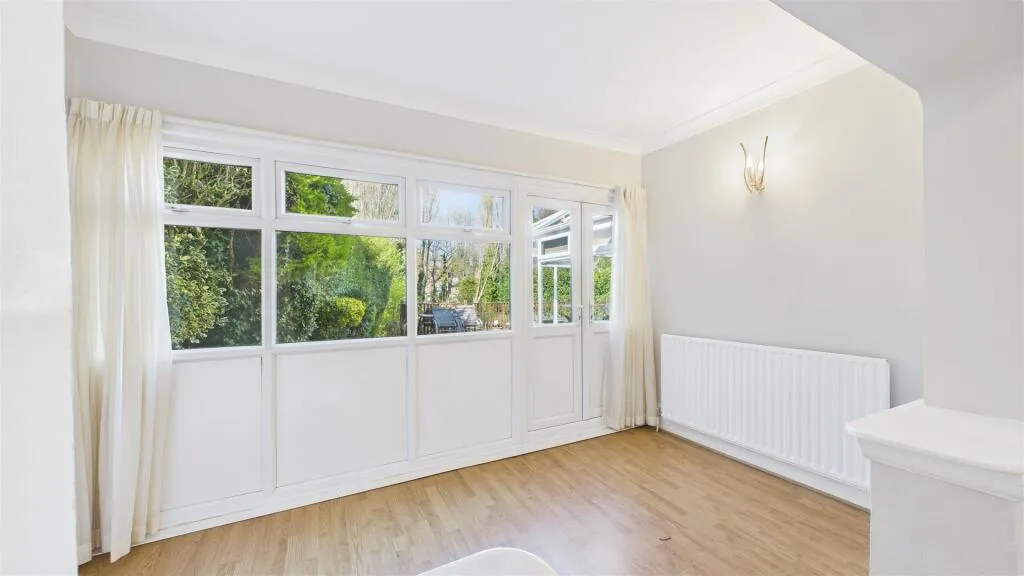 5 bed Detached