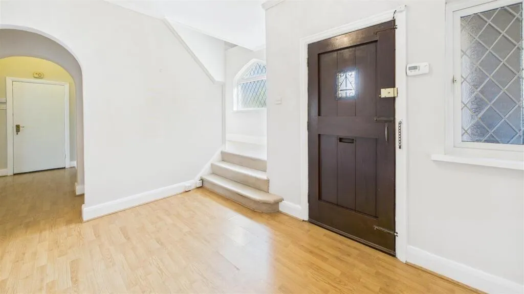 5 bed Detached