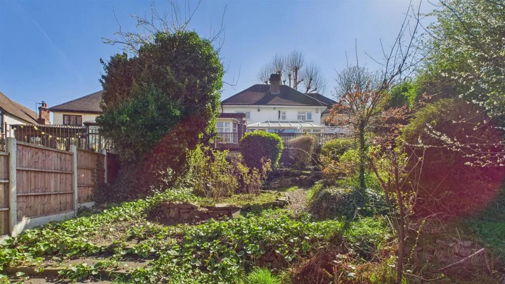 5 bed Detached