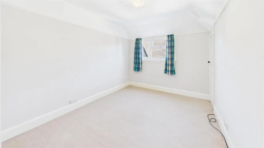 5 bed Detached