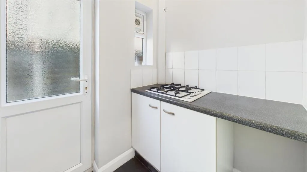 5 bed Detached