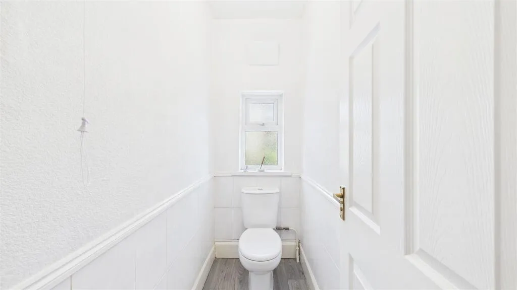 5 bed Detached