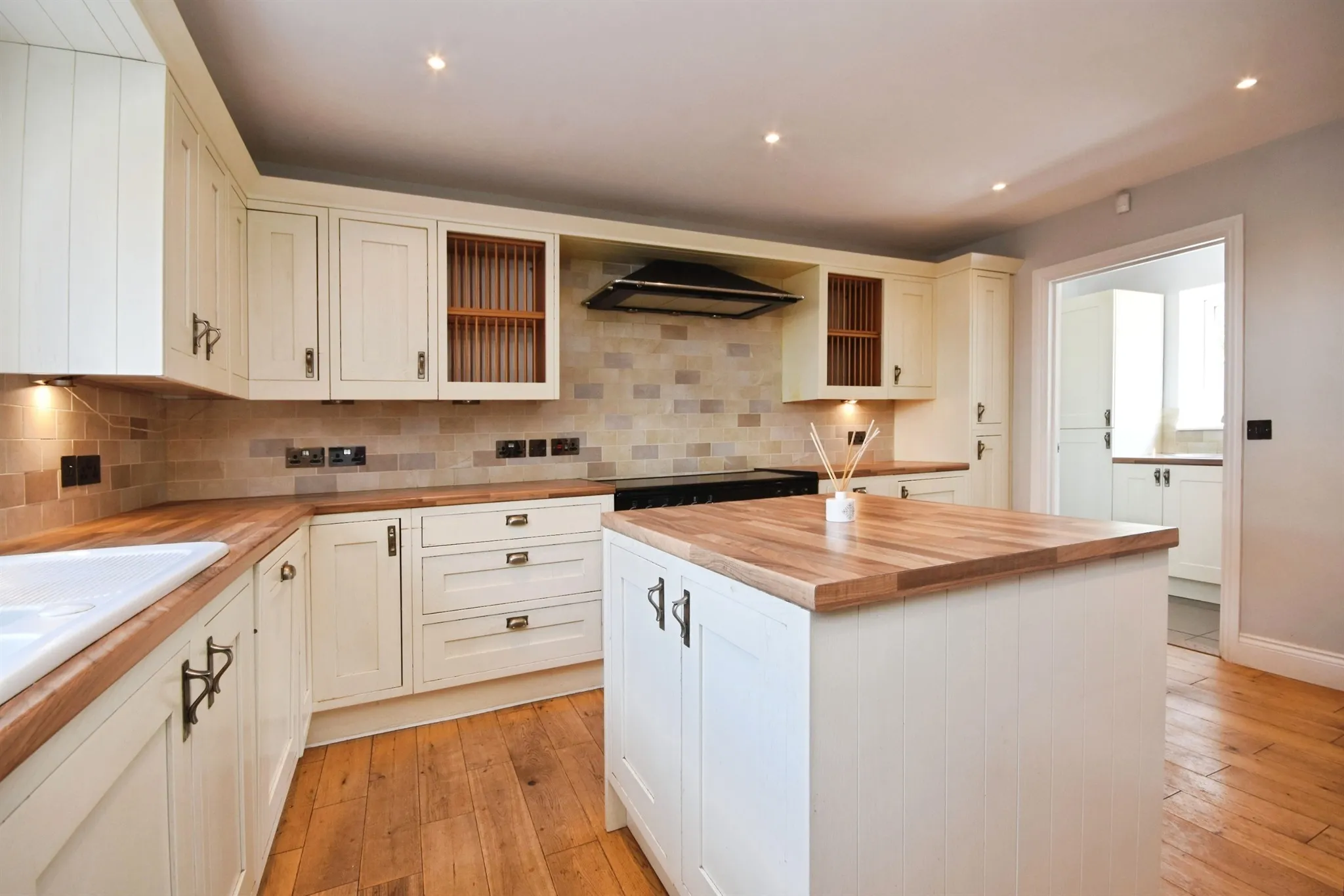 5 bed Detached