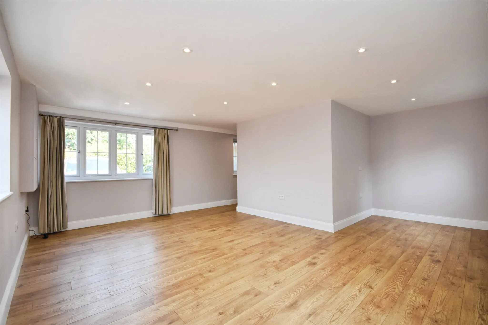 5 bed Detached