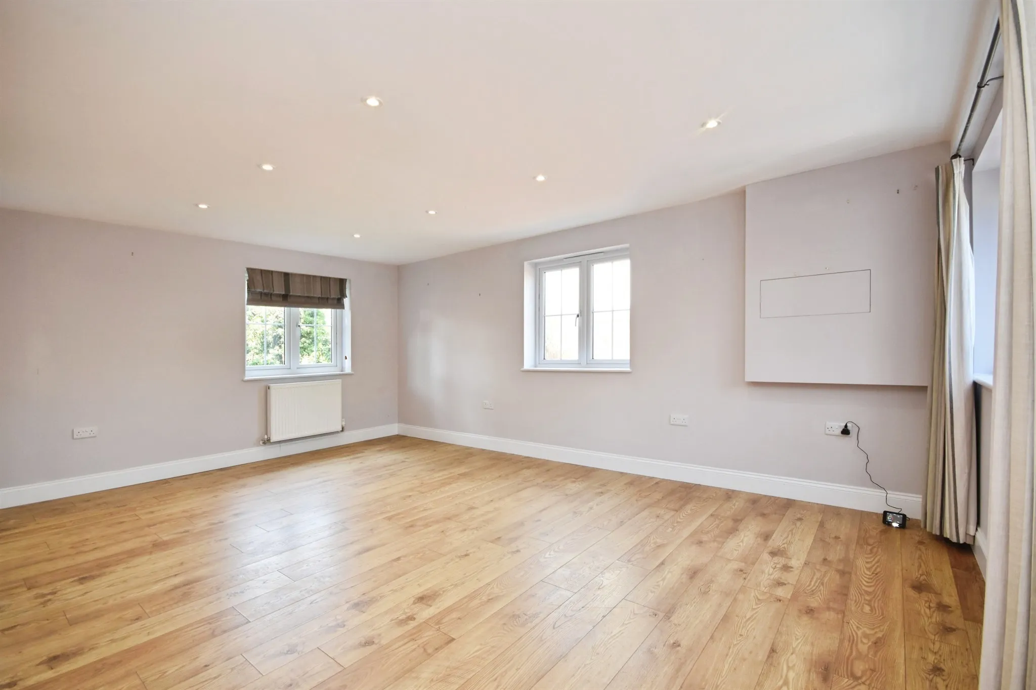 5 bed Detached