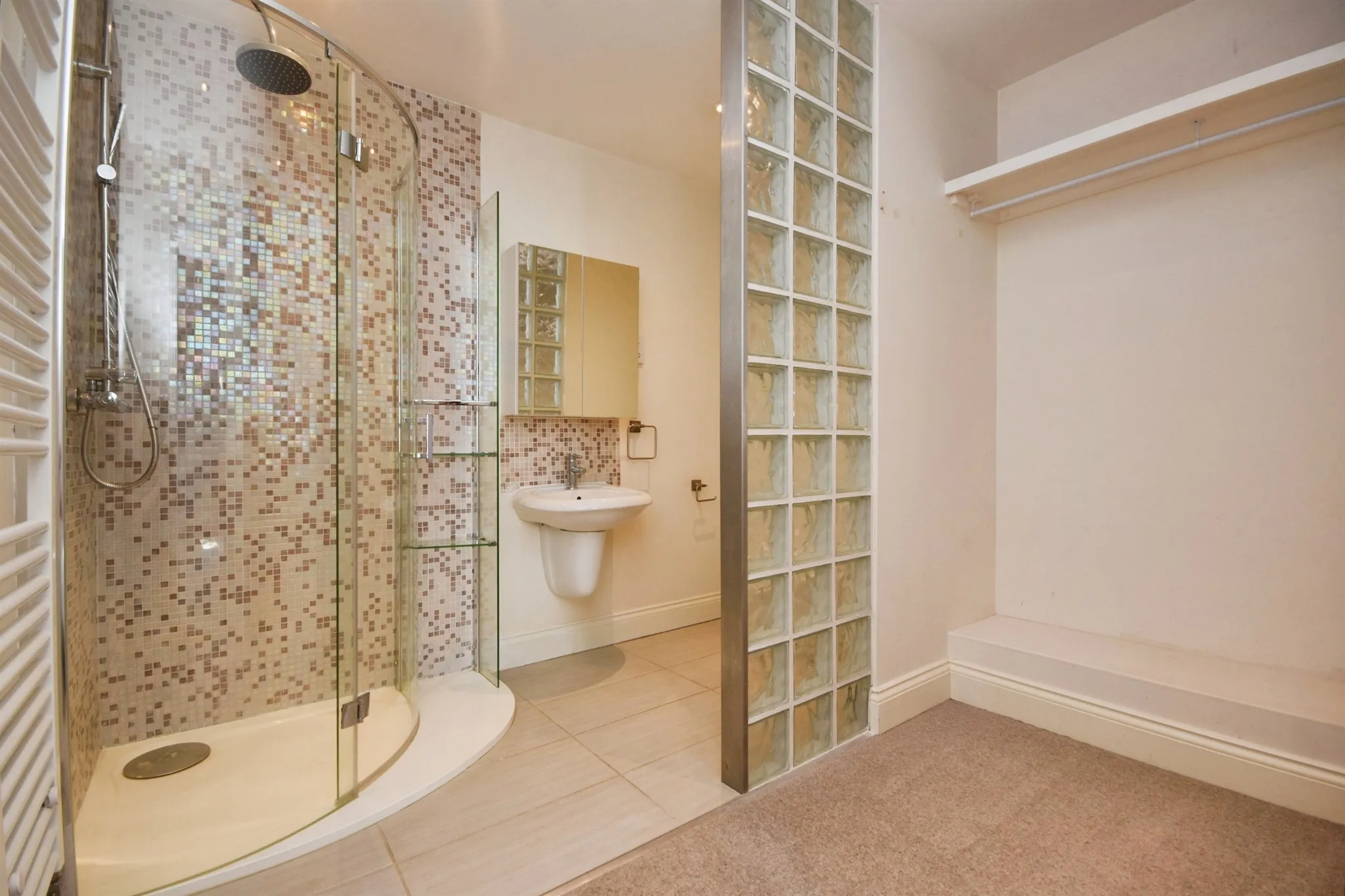 5 bed Detached