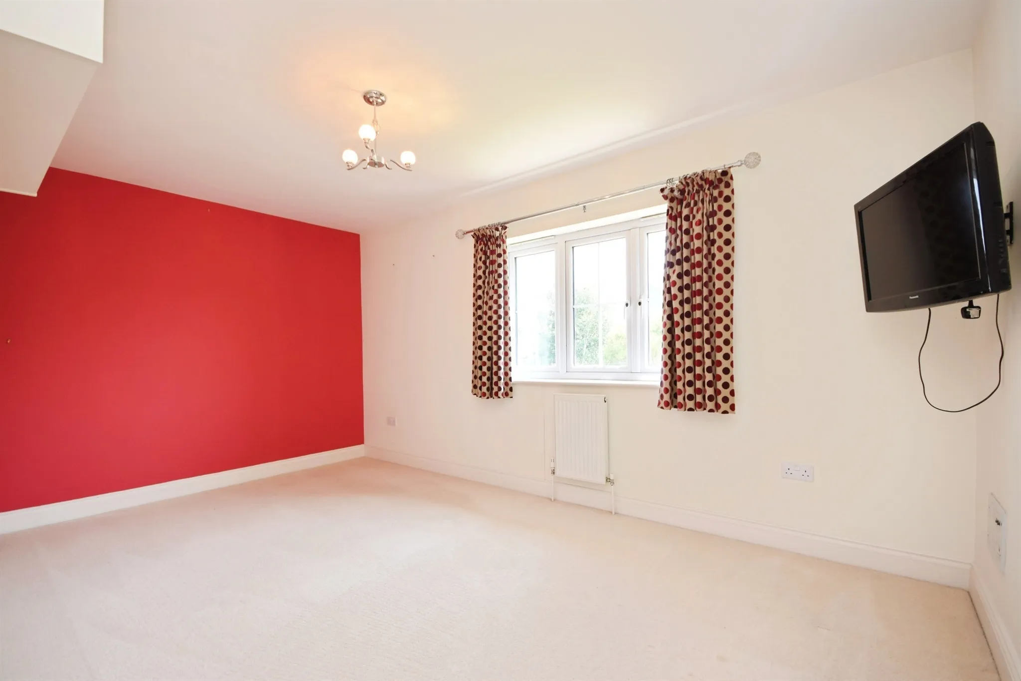 5 bed Detached