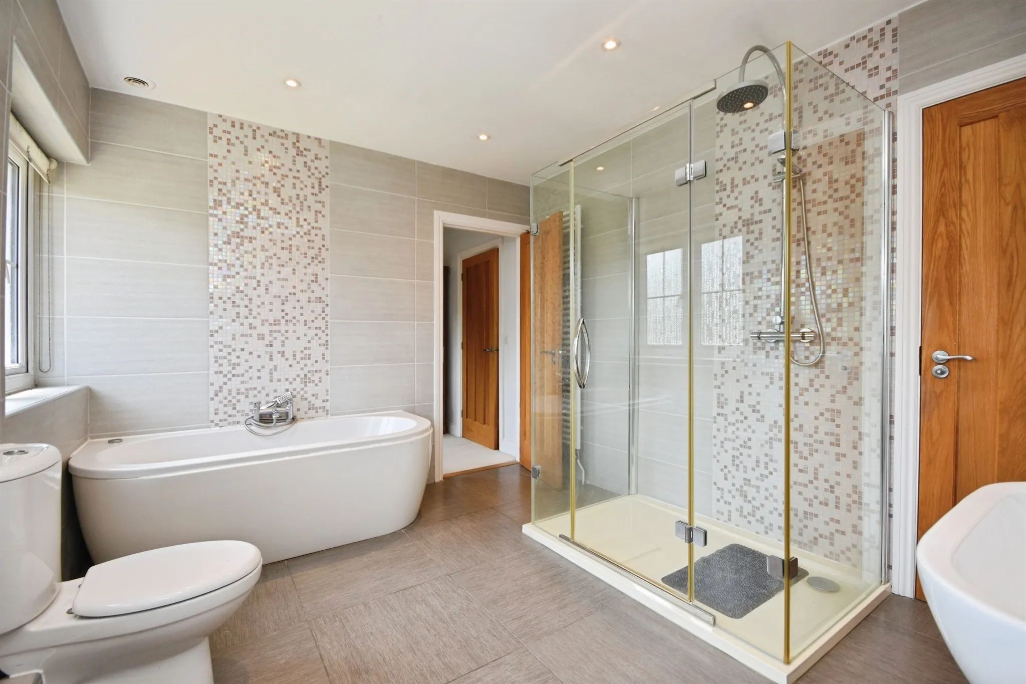 5 bed Detached