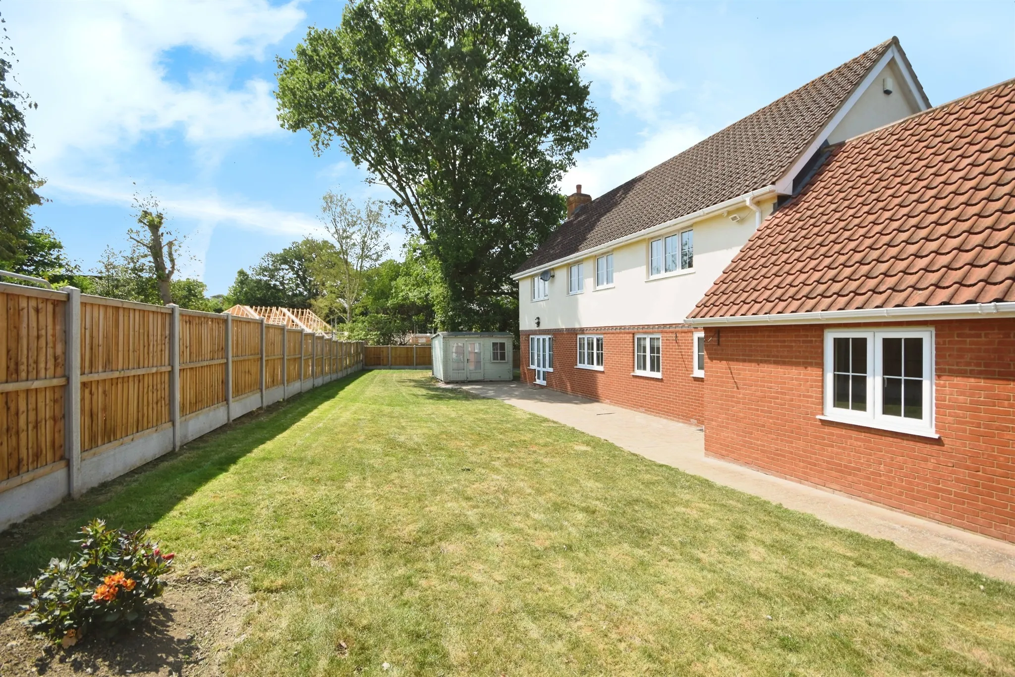 5 bed Detached