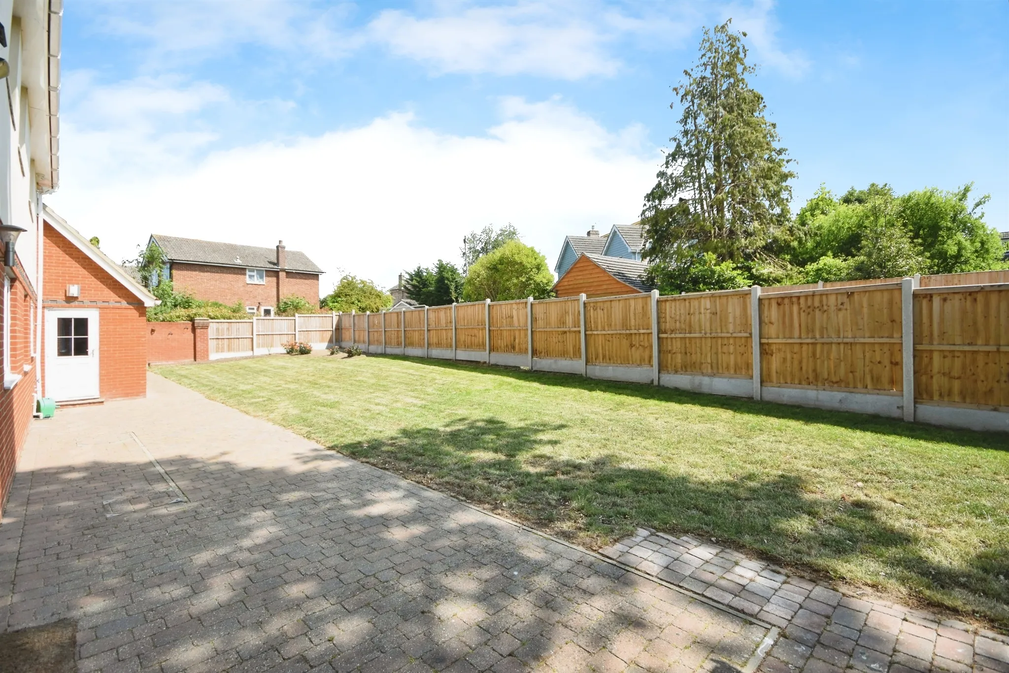 5 bed Detached