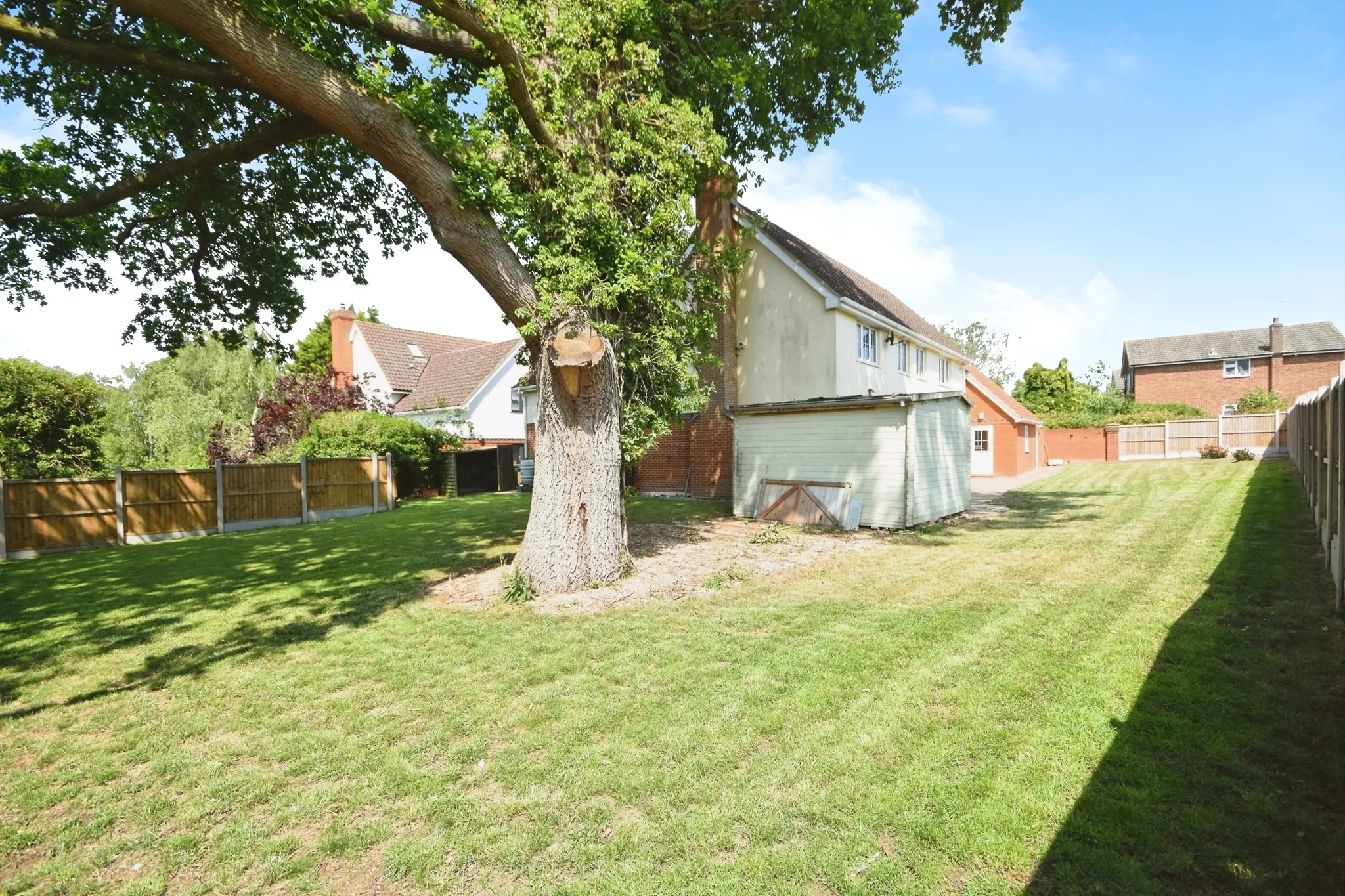 5 bed Detached