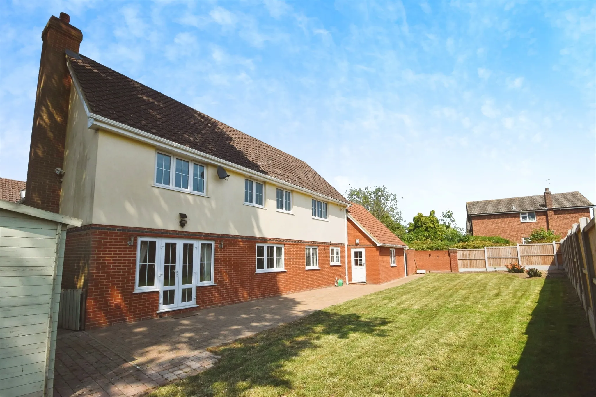 5 bed Detached