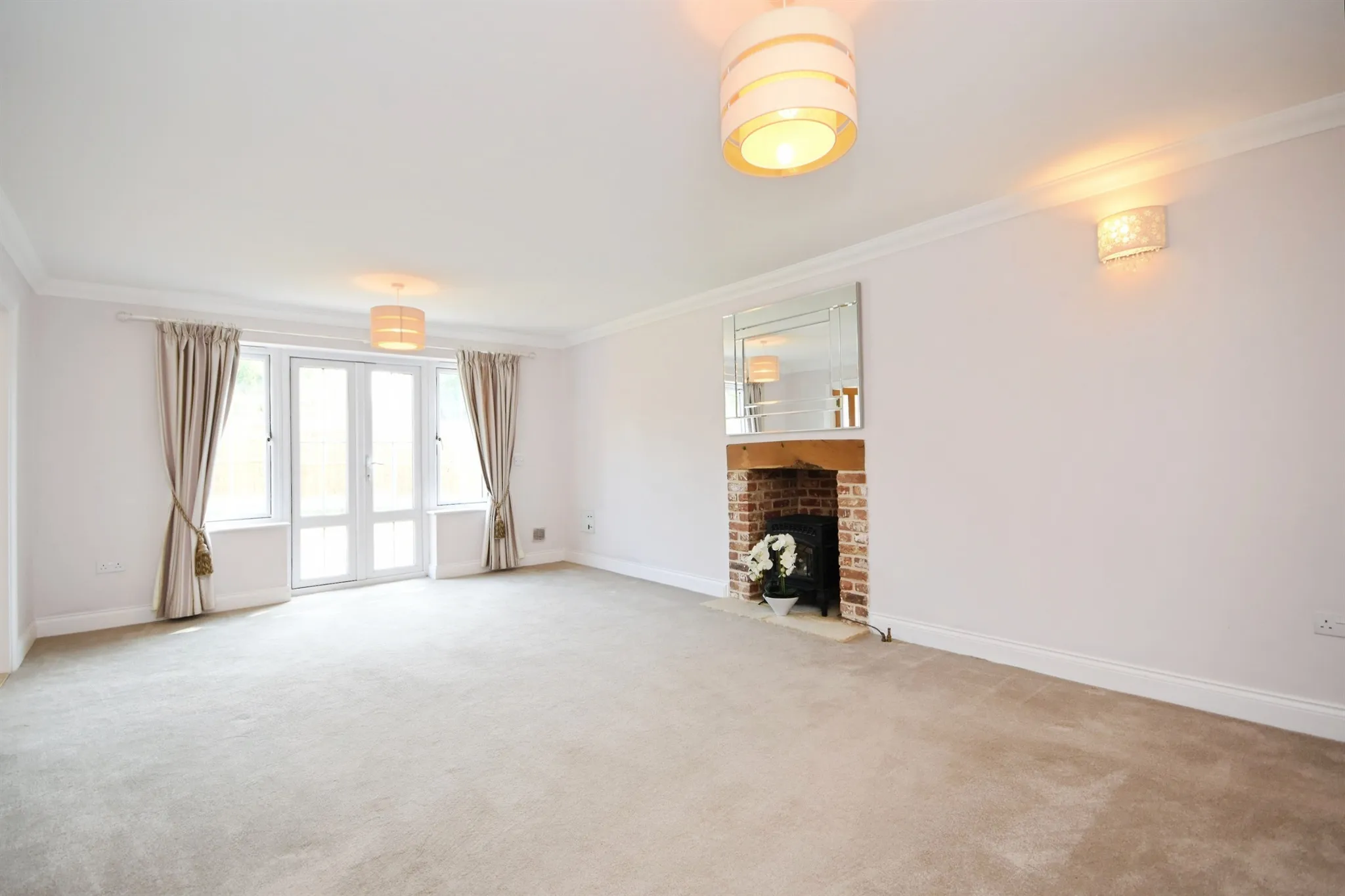 5 bed Detached
