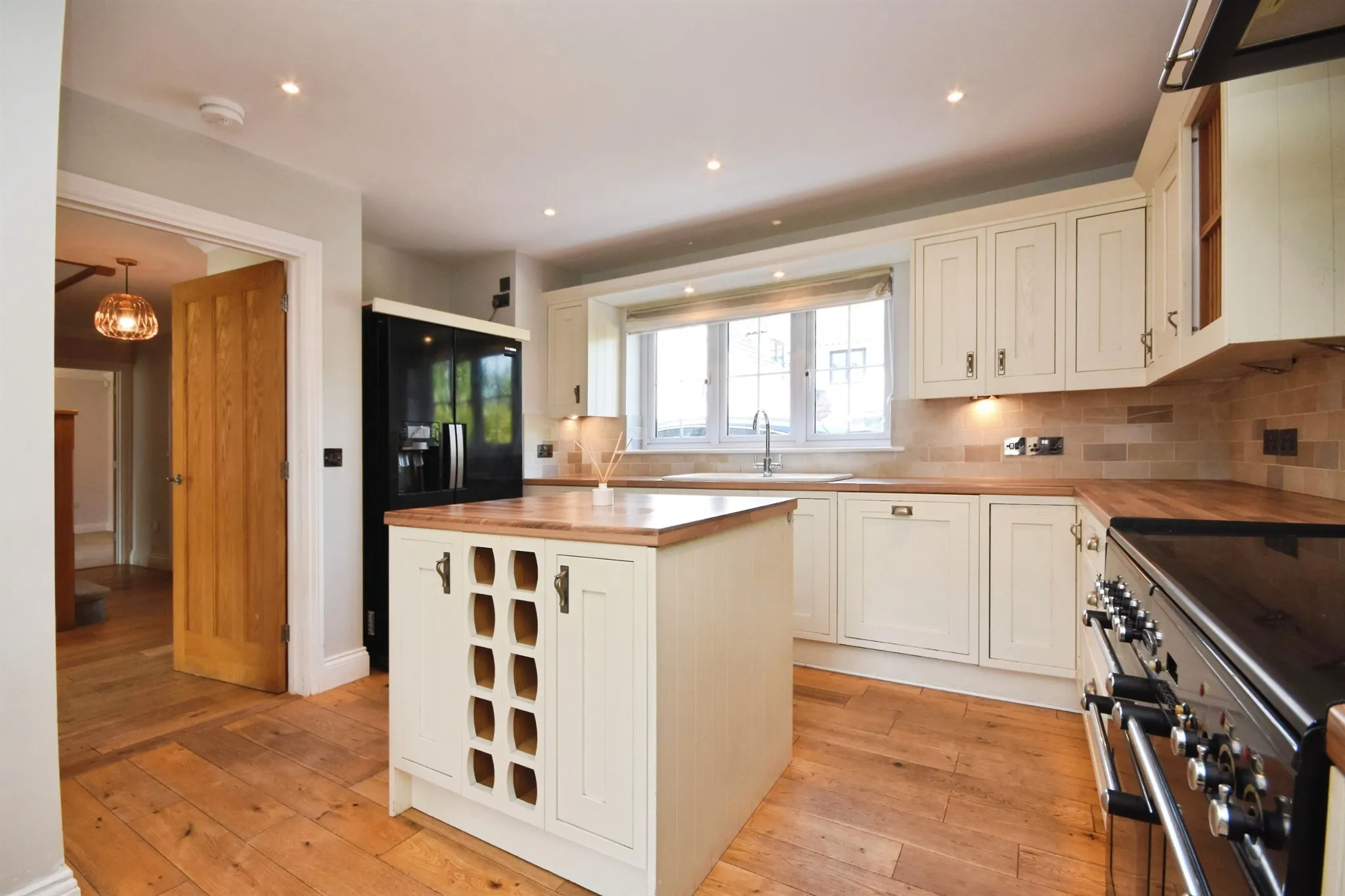 5 bed Detached