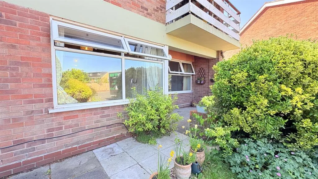2 bed Ground Flat