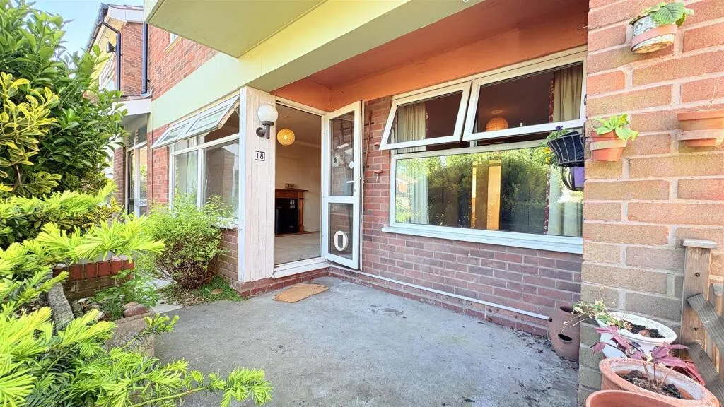2 bed Ground Flat