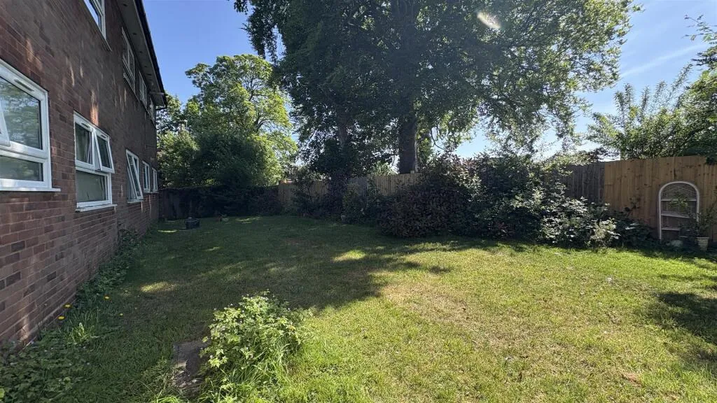 2 bed Ground Flat