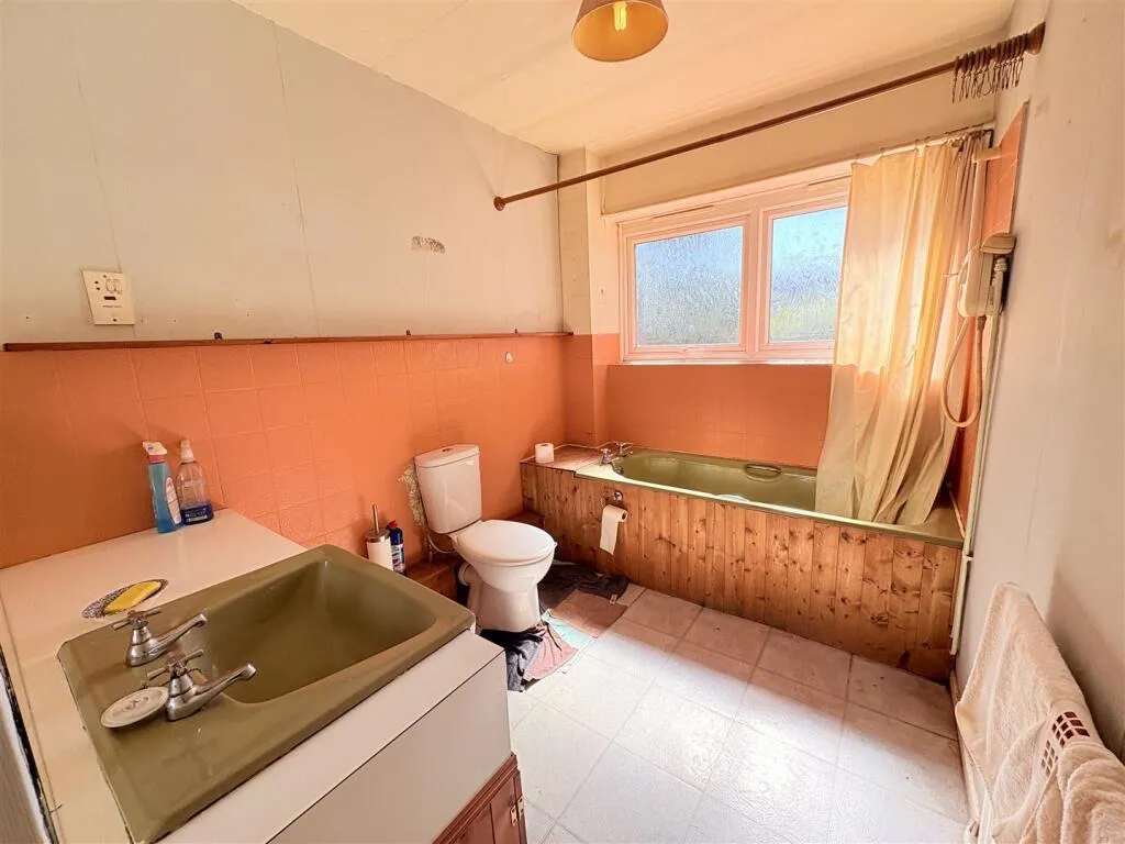 2 bed Ground Flat