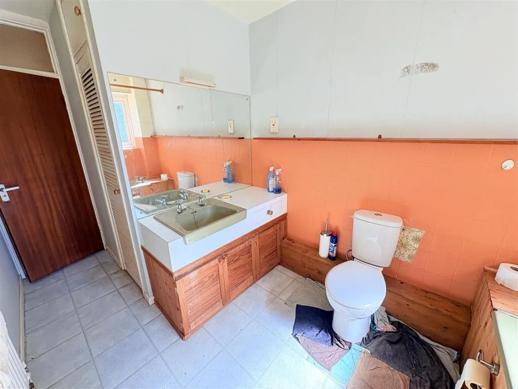 2 bed Ground Flat