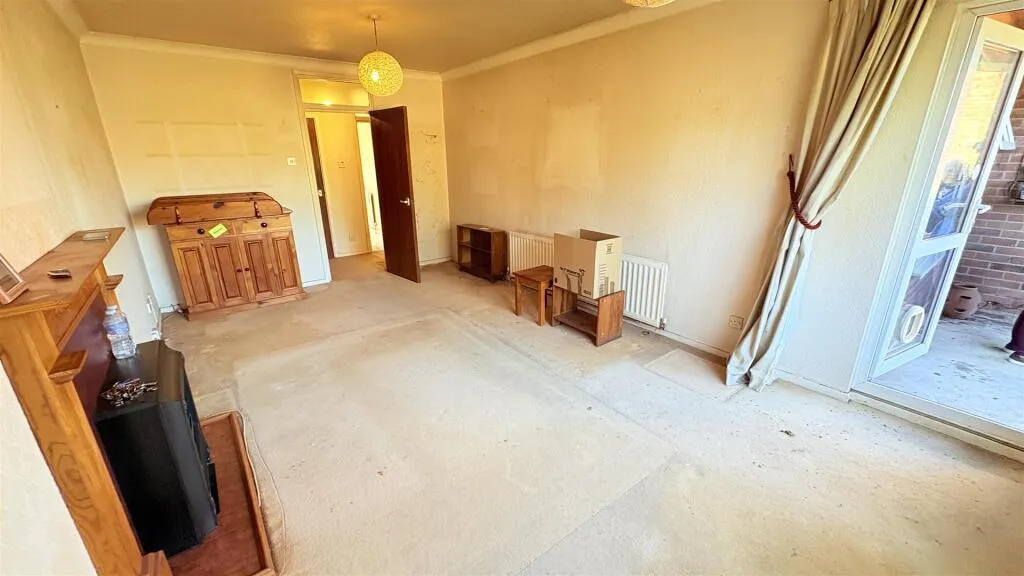 2 bed Ground Flat