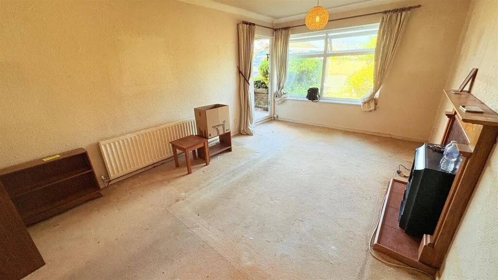 2 bed Ground Flat