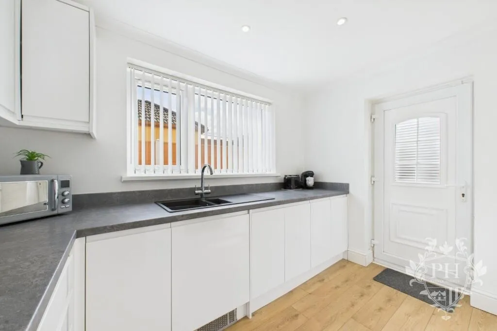 4 bed Semi-Detached Bungalow
