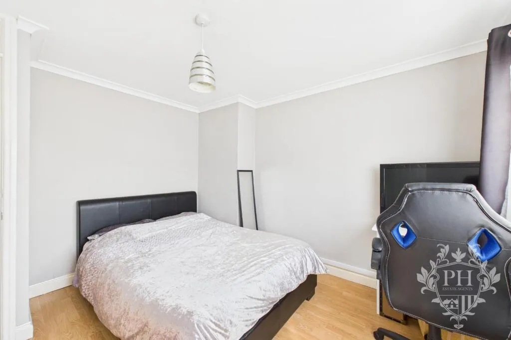 4 bed Semi-Detached Bungalow