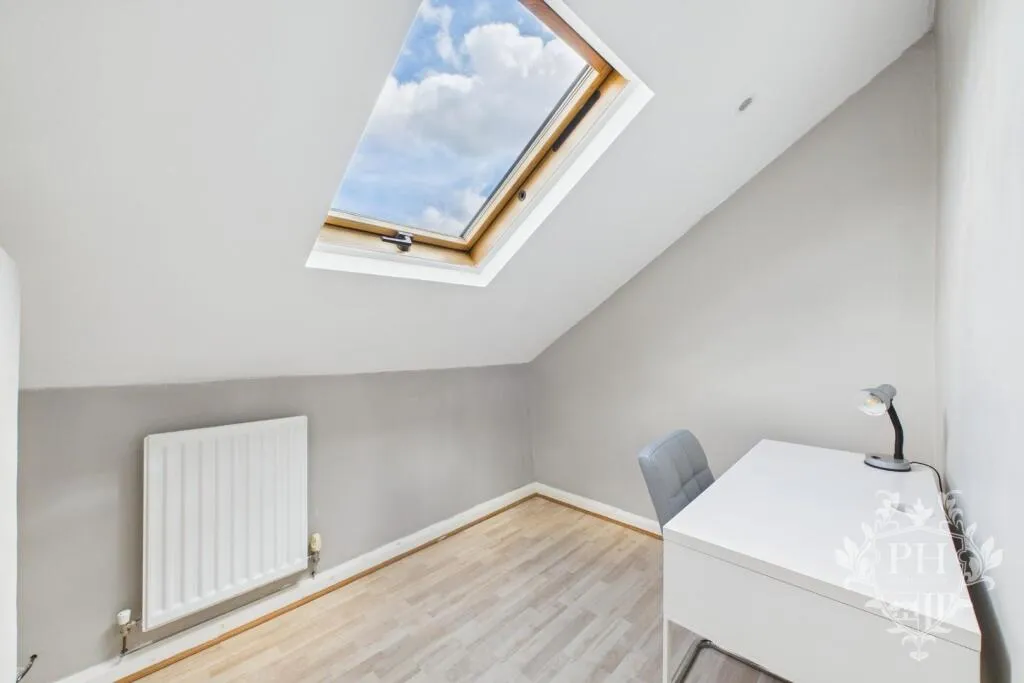 4 bed Semi-Detached Bungalow