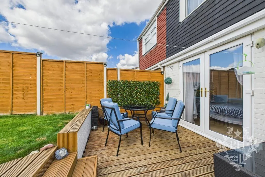 4 bed Semi-Detached Bungalow