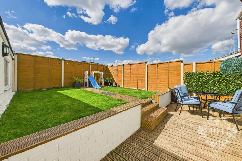 4 bed Semi-Detached Bungalow