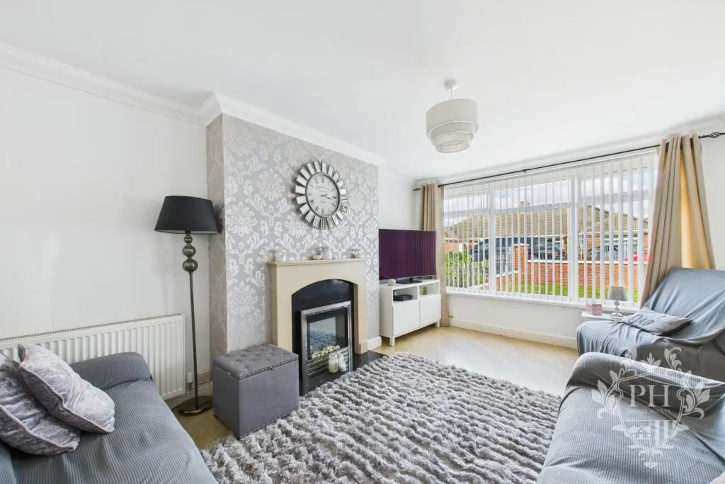4 bed Semi-Detached Bungalow