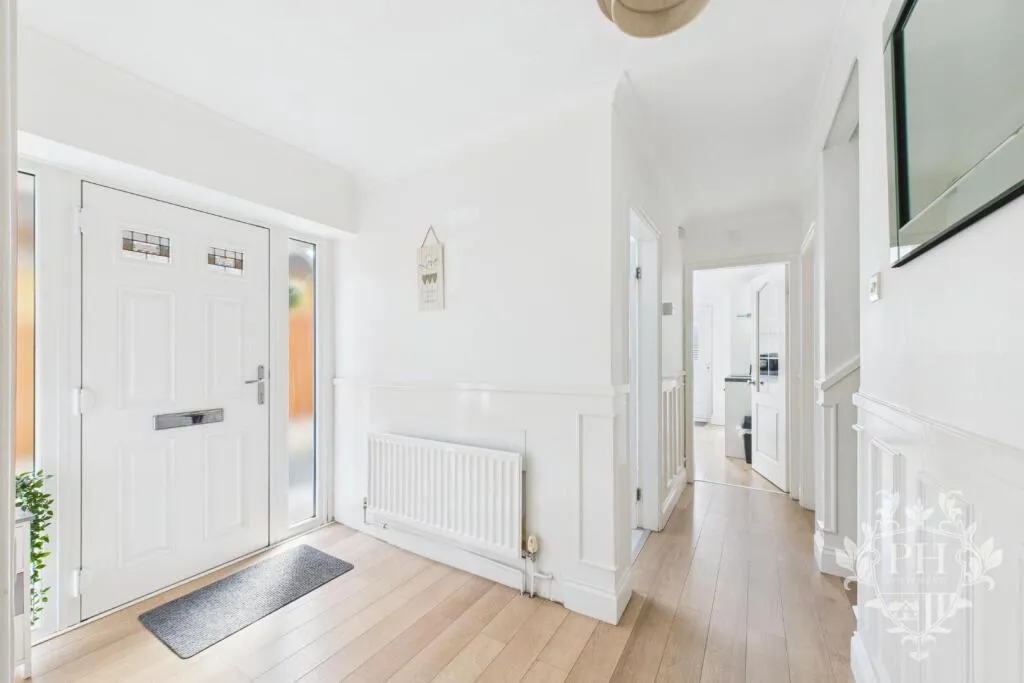 4 bed Semi-Detached Bungalow