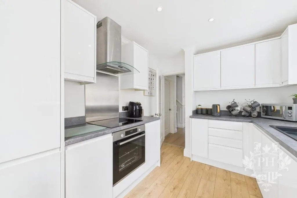 4 bed Semi-Detached Bungalow