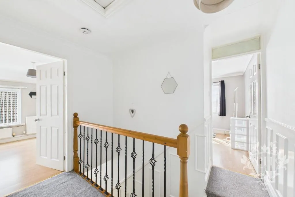 4 bed Semi-Detached Bungalow