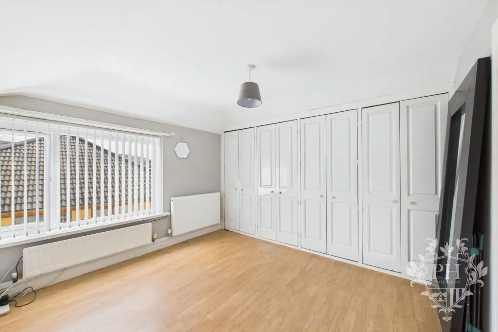 4 bed Semi-Detached Bungalow