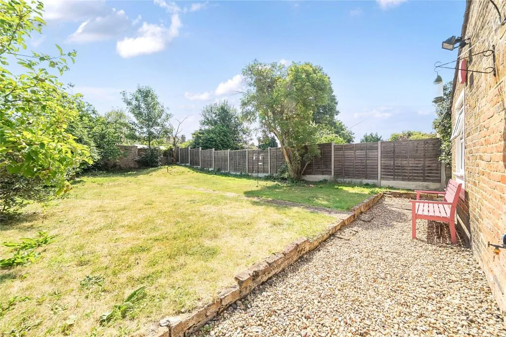 1 bed Character Property